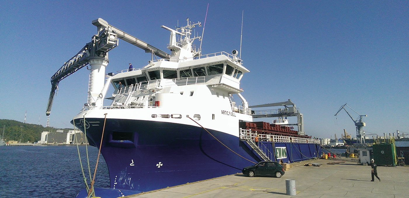 Fish feed weighing at sea